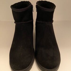 Cushionaire Platfrom Suede Boots Black 8.5